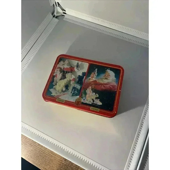 Coca Cola 1996 Christmas/Santa Nostalgia Playing Cards Tin Case Set - Picture 5 of 5